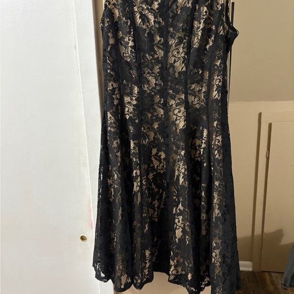 Danny & Nicole Dresses & Skirts - Danny & Nicole Black and Cream Lace Midi Dress